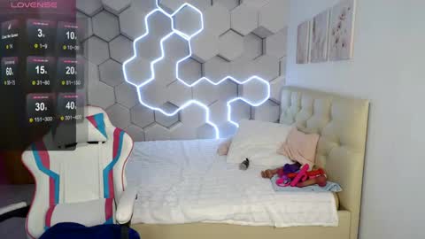 Snapshot of aliicemeow chatting on May 16, 2:19 am aliicemeow online show from May 16, 2:19 am