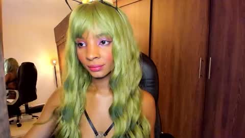 Snapshot of alika_houston chatting on October 19, 3:29 am IG Alik nasso online show from October 19, 3:29 am