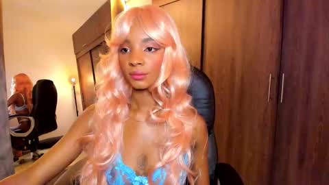 Snapshot of alika_houston chatting on October 20, 2:56 am IG Alik nasso online show from October 20, 2:56 am