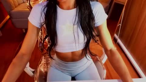 Snapshot of alina_b_ chatting on July 23, 1:58 am alina_b_ online show from July 23, 1:58 am
