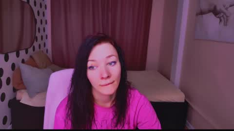 Snapshot of alina_cute_ chatting on December 17, 11:28 am Alina online show from December 17, 11:28 am