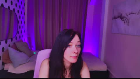 Snapshot of alina_cute_ chatting on December 17, 3:17 pm Alina online show from December 17, 3:17 pm