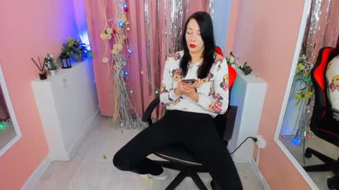 Snapshot of alina_cute_ chatting on December 21, 11:11 am Alina online show from December 21, 11:11 am