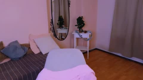 Snapshot of alina_cute_ chatting on December 22, 4:27 pm Alina online show from December 22, 4:27 pm