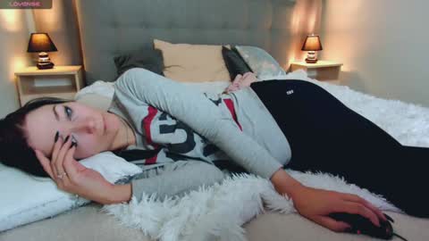 Snapshot of alina_cute_ chatting on January 25, 4:34 am Alina online show from January 25, 4:34 am