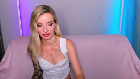 Snapshot of alina_lovelyx chatting on July 31, 1:27 am Alina online show from July 31, 1:27 am