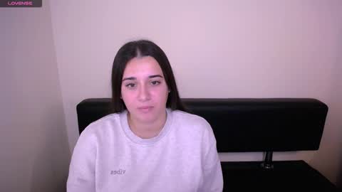 Snapshot of alinaasti_ chatting on October 16, 8:48 am Alina online show from October 16, 8:48 am