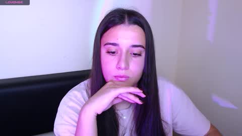 Snapshot of alinaasti_ chatting on October 17, 7:55 am Alina online show from October 17, 7:55 am