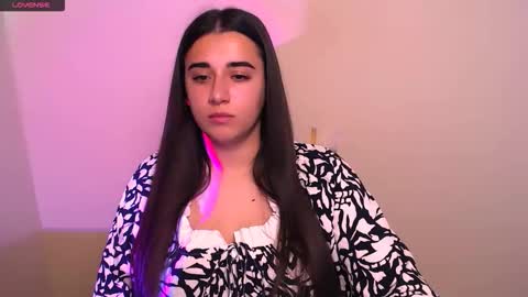 Snapshot of alinaasti_ chatting on October 28, 8:29 am Alina online show from October 28, 8:29 am