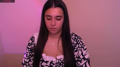 Snapshot of alinaasti_ chatting on November 4, 8:46 am Alina online show from November 4, 8:46 am