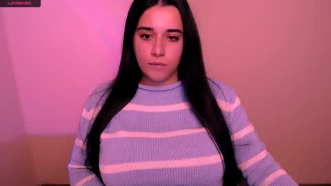 Snapshot of alinaasti_ chatting on November 7, 8:36 am Alina online show from November 7, 8:36 am