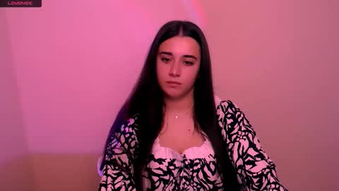 Snapshot of alinaasti_ chatting on November 12, 8:48 am Alina online show from November 12, 8:48 am