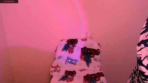 Snapshot of alinaasti_ chatting on November 13, 8:57 am Alina online show from November 13, 8:57 am