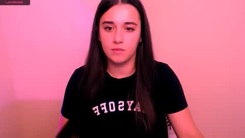 Snapshot of alinaasti_ chatting on November 14, 8:46 am Alina online show from November 14, 8:46 am