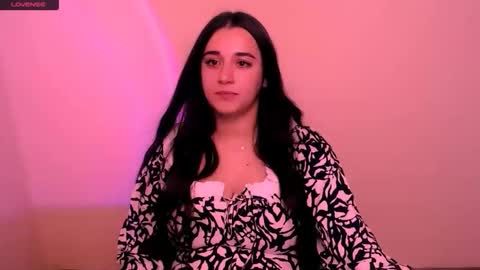 Snapshot of alinaasti_ chatting on November 20, 9:09 am Alina online show from November 20, 9:09 am