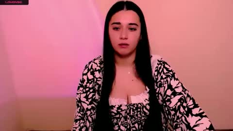 Snapshot of alinaasti_ chatting on November 27, 8:27 am Alina online show from November 27, 8:27 am