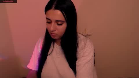 Snapshot of alinaasti_ chatting on December 1, 10:42 am Alina online show from December 1, 10:42 am