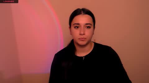 Snapshot of alinaasti_ chatting on December 3, 8:23 am Alina online show from December 3, 8:23 am