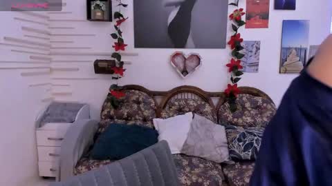 Snapshot of alinabozz1 chatting on December 29, 12:30 am alinabozz1 online show from December 29, 12:30 am