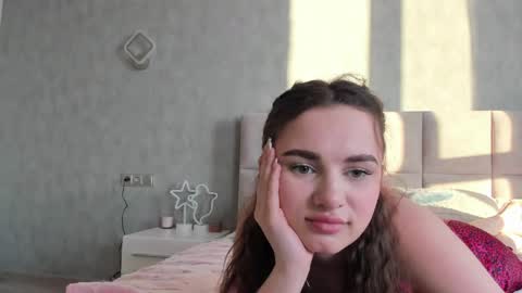 Snapshot of alinaluxxx chatting on April 4, 3:53 pm Alina online show from April 4, 3:53 pm