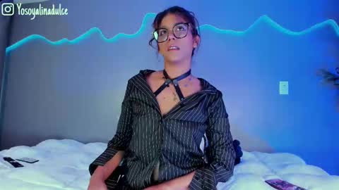 Snapshot of alinasweett_ chatting on September 26, 8:13 pm online show from September 26, 8:13 pm
