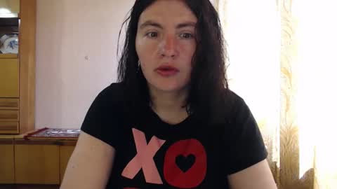Snapshot of alinaxjames chatting on April 20, 9:12 am AlinaxJames online show from April 20, 9:12 am
