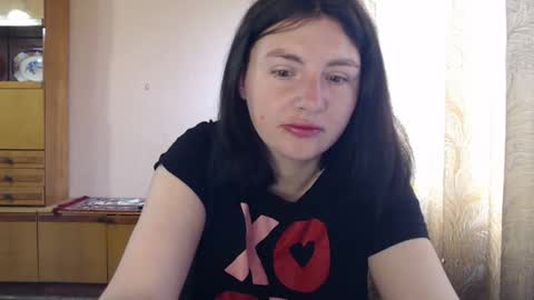 Snapshot of alinaxjames chatting on April 25, 7:00 am AlinaxJames online show from April 25, 7:00 am