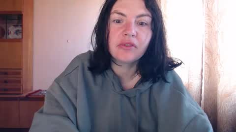 Snapshot of alinaxjames chatting on May 5, 7:38 am AlinaxJames online show from May 5, 7:38 am