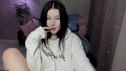 Snapshot of alinegreeeen chatting on December 14, 8:09 am Aline Greeeen online show from December 14, 8:09 am