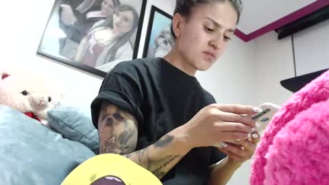 Snapshot of alipetite_ chatting on November 12, 11:14 pm alipetite online show from November 12, 11:14 pm