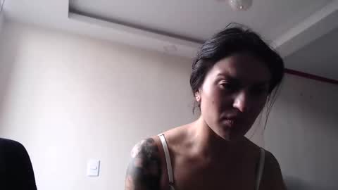 Snapshot of alipetite_ chatting on February 5, 9:52 pm alipetite online show from February 5, 9:52 pm