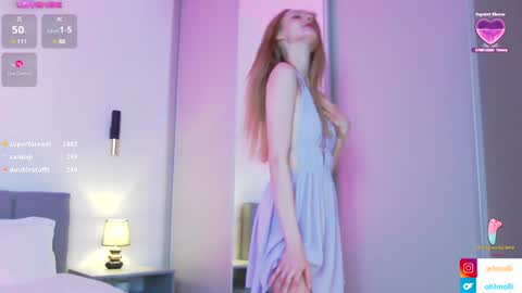 Snapshot of alis_molli chatting on January 20, 9:43 pm Alisa but you can call me Molli online show from January 20, 9:43 pm