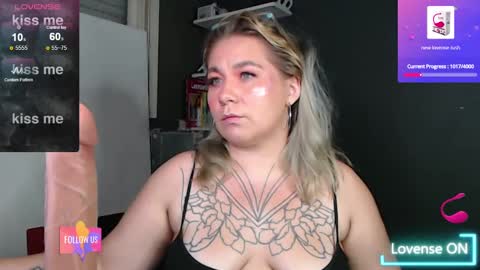 Snapshot of alisa_u chatting on March 8, 8:00 am alisa_u online show from March 8, 8:00 am