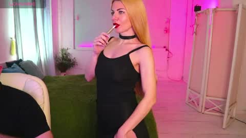 Snapshot of alisaaleks chatting on May 3, 10:10 am Alisa Aleks online show from May 3, 10:10 am