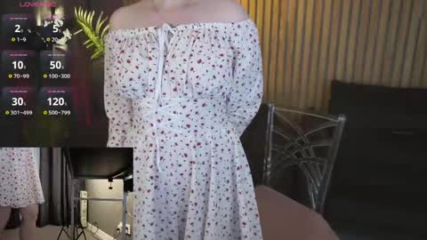Snapshot of alisagrace chatting on May 15, 12:56 pm alisagrace online show from May 15, 12:56 pm