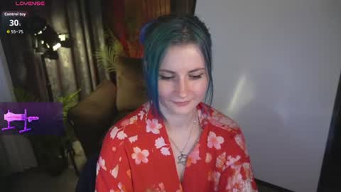 Snapshot of alisagrace chatting on June 19, 5:23 am alisagrace online show from June 19, 5:23 am