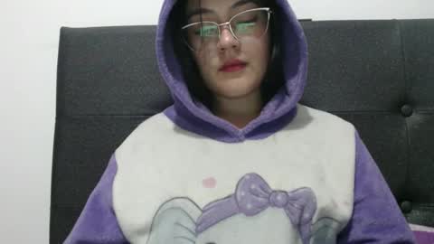 Snapshot of alisha_9997 chatting on March 1, 12:45 am alisha_9997 online show from March 1, 12:45 am