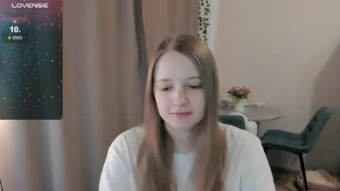 Snapshot of alisha_ley chatting on June 18, 10:19 am Alya online show from June 18, 10:19 am