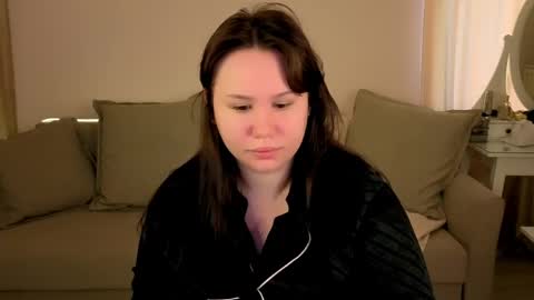 Alisia online show from May 2, 5:45 am