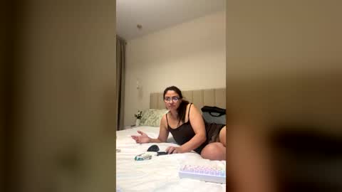 Alicia online show from June 20, 7:05 pm