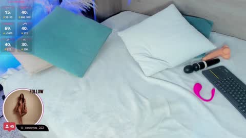 Snapshot of alison222_ chatting on February 5, 1:47 am A L I S O N online show from February 5, 1:47 am