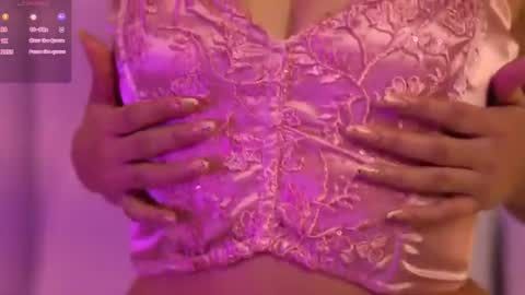 Snapshot of alison_collins_ chatting on July 14, 10:48 pm Alison online show from July 14, 10:48 pm