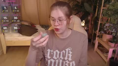 Snapshot of alison_doody chatting on February 19, 7:48 am Alison online show from February 19, 7:48 am