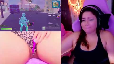 Snapshot of alison_gamer chatting on June 25, 6:12 pm Alison online show from June 25, 6:12 pm