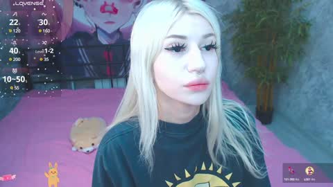 Snapshot of alison_moonlight chatting on December 20, 11:43 am Alison online show from December 20, 11:43 am