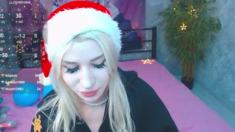 Snapshot of alison_moonlight chatting on December 23, 4:22 am Alison online show from December 23, 4:22 am