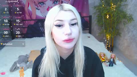 Snapshot of alison_moonlight chatting on December 29, 3:44 am Alison online show from December 29, 3:44 am