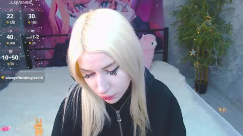 Snapshot of alison_moonlight chatting on January 4, 4:01 am Alison online show from January 4, 4:01 am