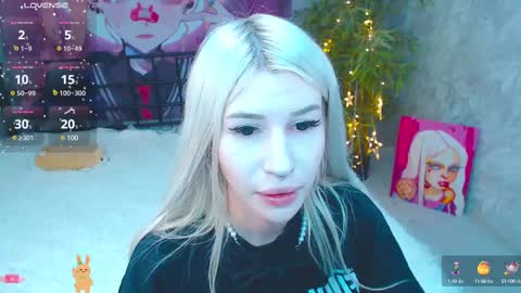 Snapshot of alison_moonlight chatting on February 14, 11:20 pm Alison online show from February 14, 11:20 pm