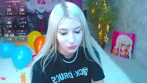 Snapshot of alison_moonlight chatting on February 15, 2:26 am Alison online show from February 15, 2:26 am